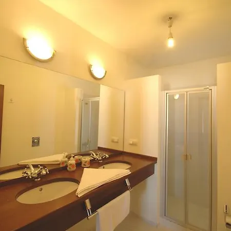 Important Group | Bd411 4 Bedroom Pool
